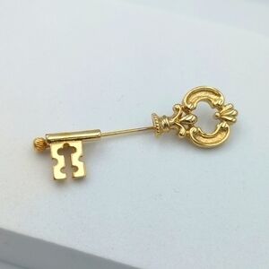 Vintage Avon skeleton house door key stick pin